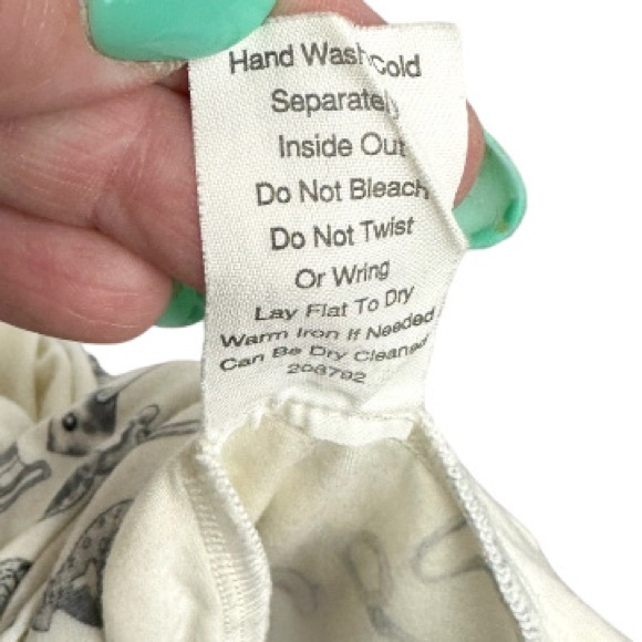 Cabi Keys Please Blouse Ivory Neck Tie Locks Size Medium - Picture 10 of 10